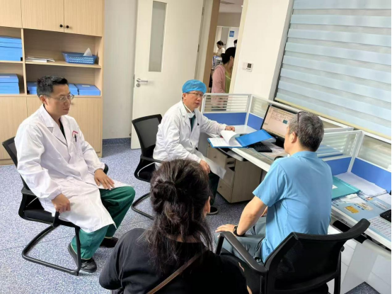 【心系银龄，安全护航】麻醉手术科团队：为高龄手术患者搭建安全桥梁丨记麻醉手术科团队对高龄患者开展多层次全方位个体化术前访视