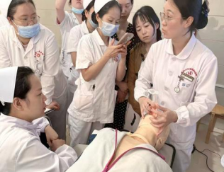 强化急救能力守护生命防线丨护理部开展急危重症患者管理培训班