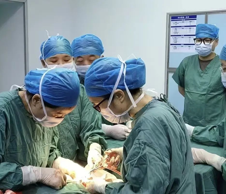 多学科团队协作显神通，急危重症孕产妇救治获成功～～～