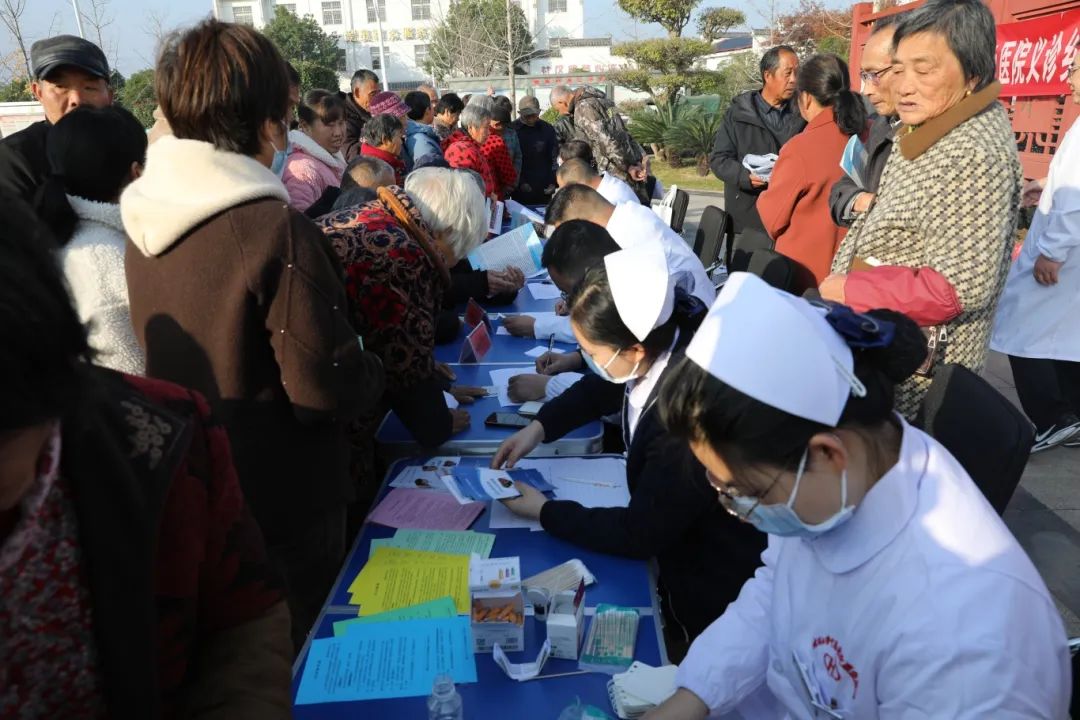 【惠民义诊】牢记总书记嘱托 为群众健康护航丨我院多学科前往潘家湾镇四邑村开展义诊活动