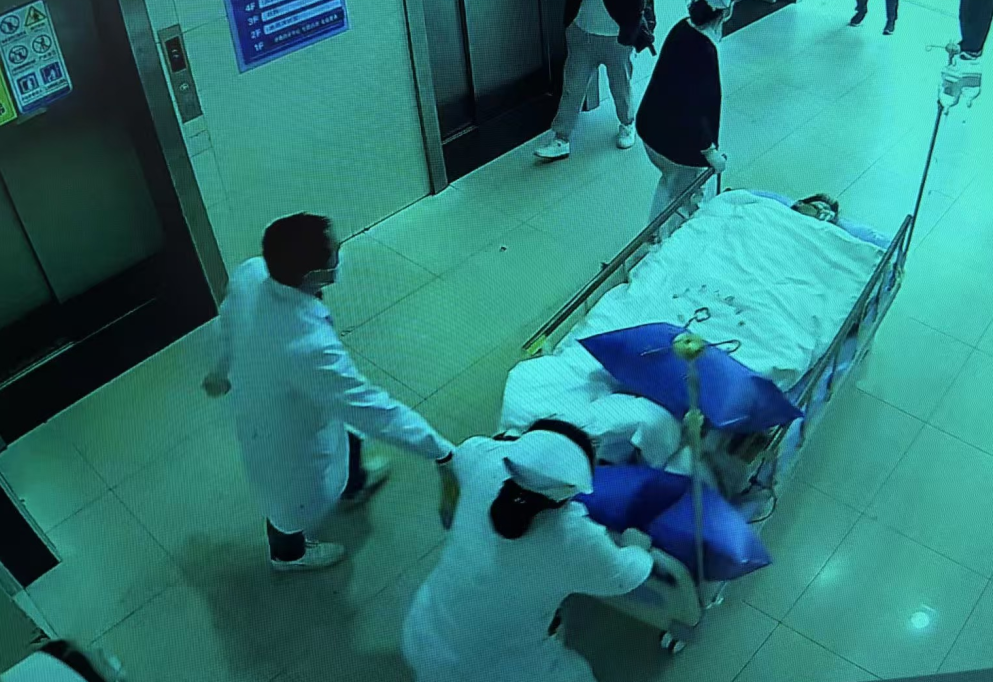 争分夺秒：120急救中心院前急救挽救一名心脏骤停患者