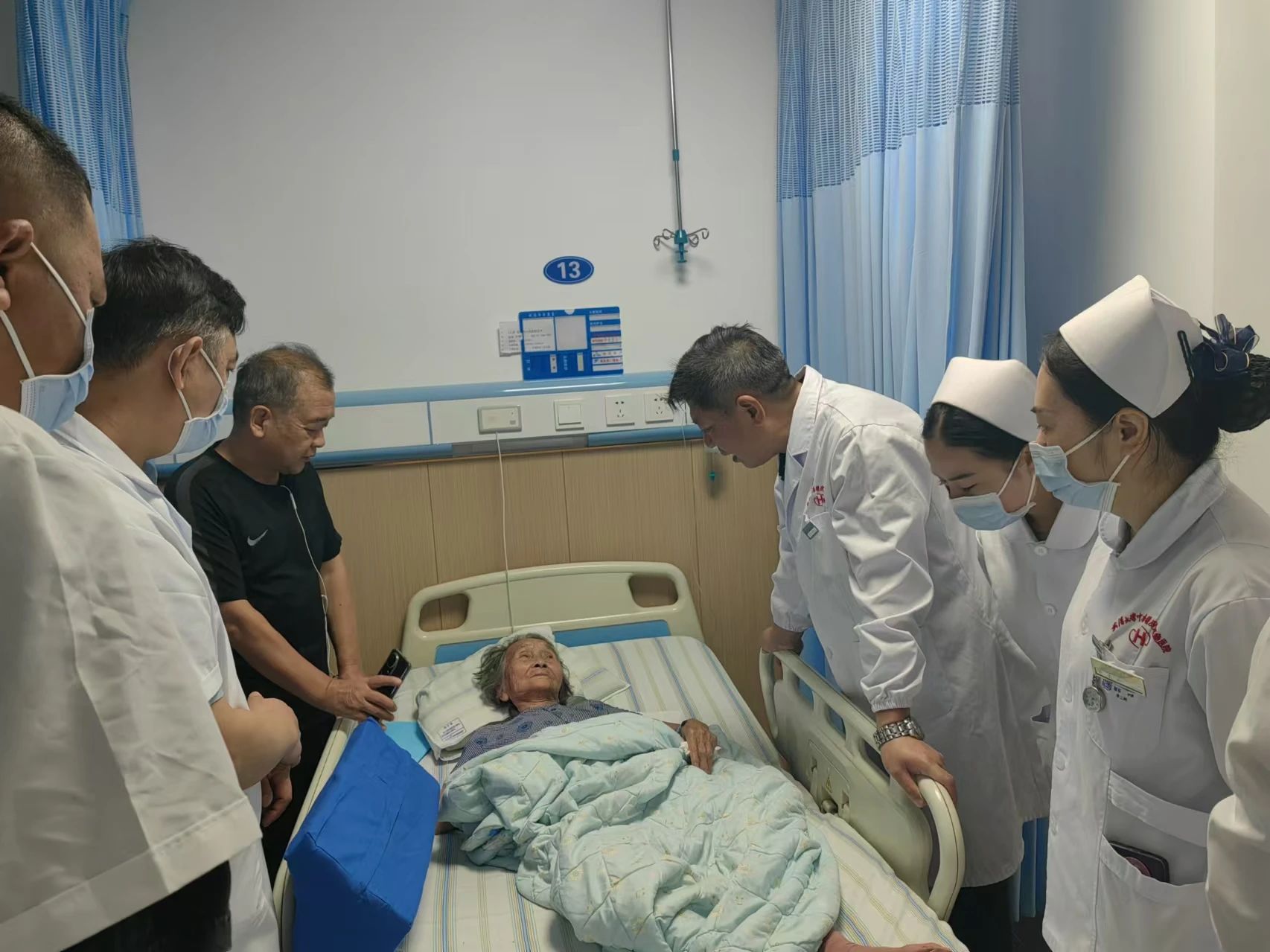 【医心“卫”您】奇迹再现！96岁老人股骨头置换术后重获新生