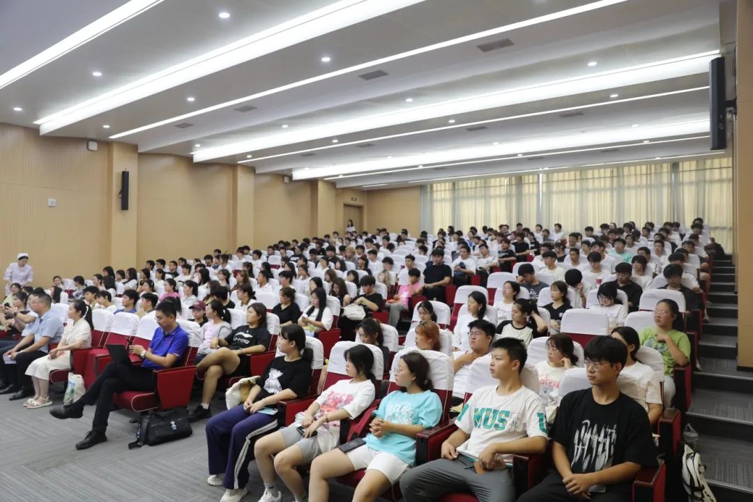 【医校联动】我院“开展健康科普进校园 护航青春助成长”系列活动