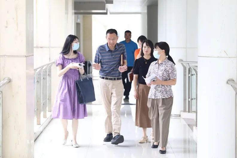 市卫健委、县卫健局领导丨实地调研我院医养中心、数智化病理中心运行情况