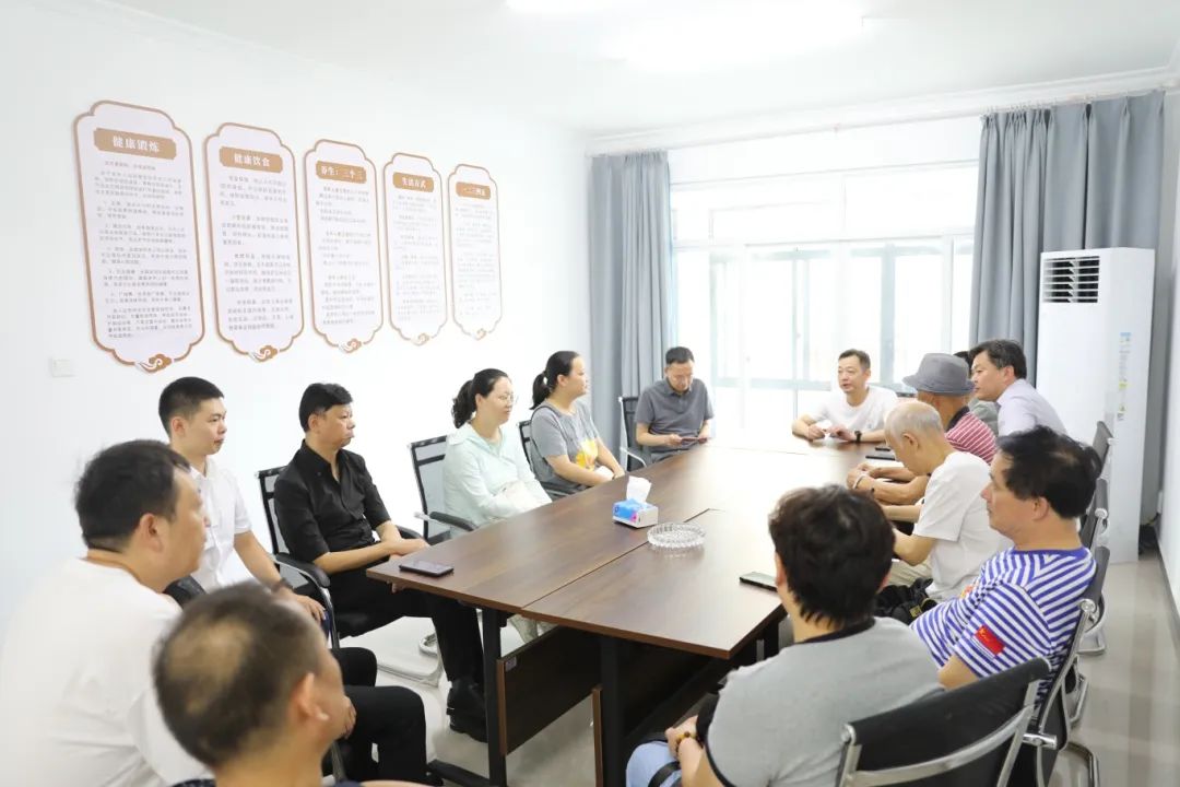 共话往昔峥嵘岁月，同绘医院美好未来丨庆八一建军节，退伍军人座谈会