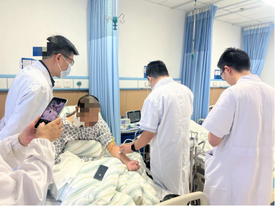 “从阴霾到晴天：嘉鱼医院肾病内分泌科，为患者撑起生命的蓝天”