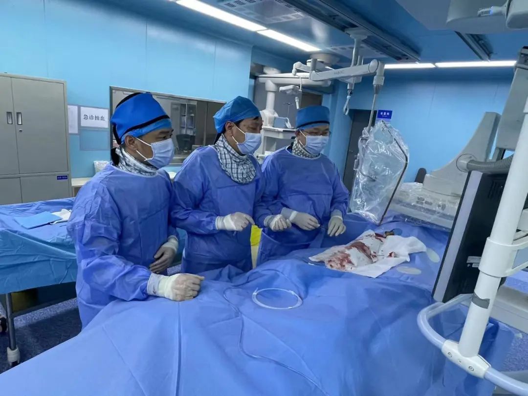 生死时速 高效联动丨多学科联合协作，微创介入成功保脾