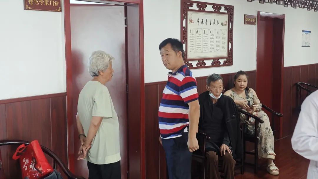 省城名医在嘉鱼！患者慕名而来