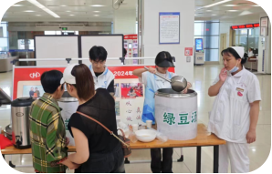 武汉大学中南医院嘉鱼医院门诊：青春力量温暖人心