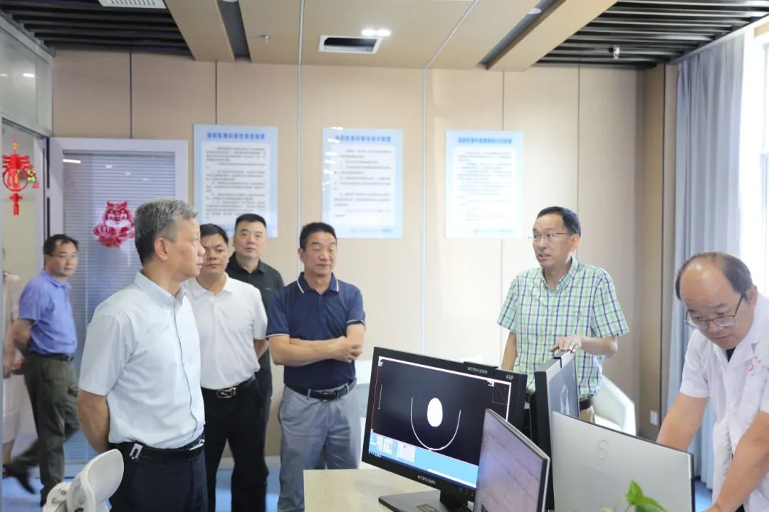湖北省政协领导一行莅临我院医养中心、远程影像中心开展专题调研工作