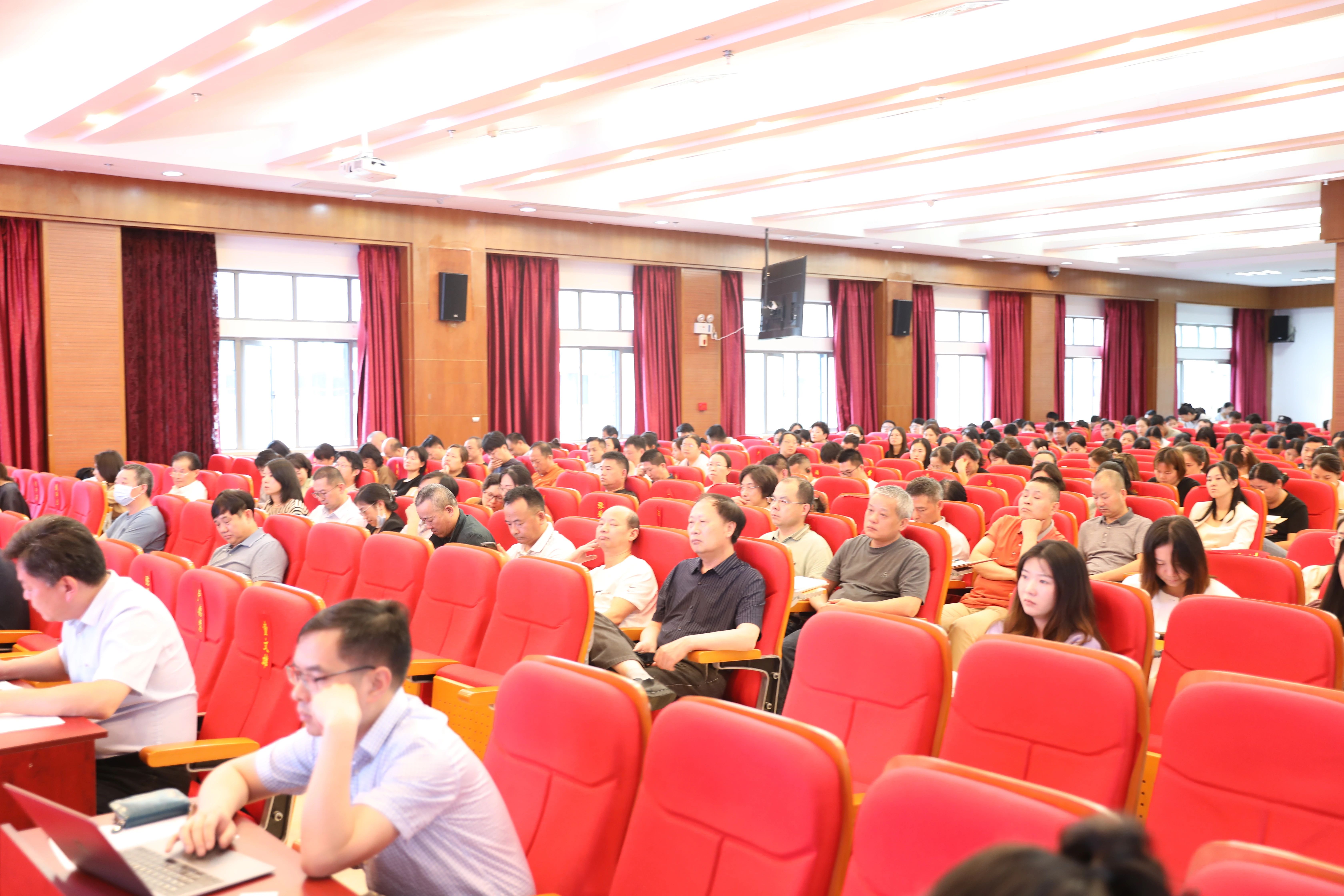 【提质增效 赋能发展】我院召开医保运营数据、公立医院绩效考核数据分析会