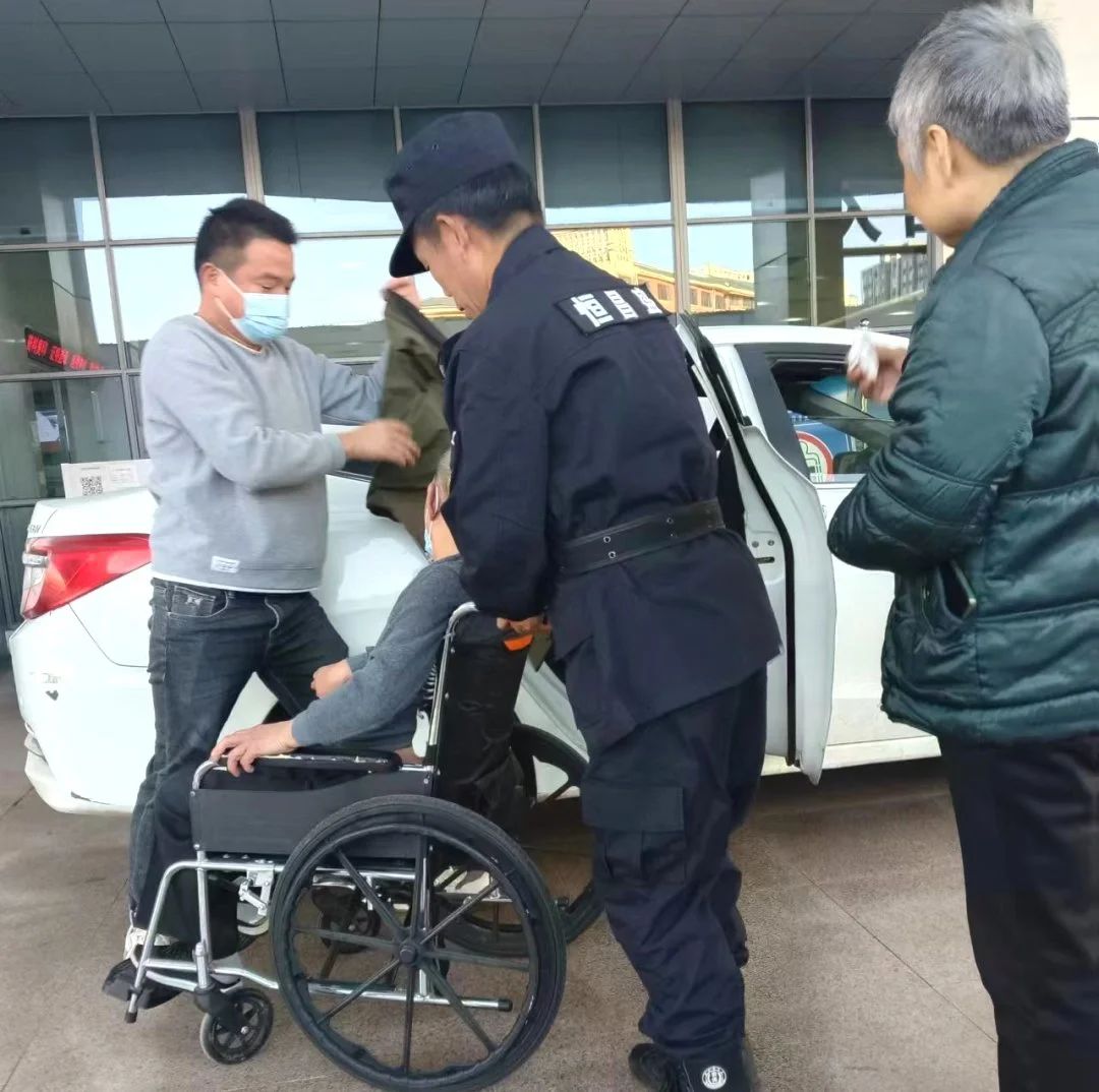 用心关怀 暖心服务——驻守医院恒保队员的责任与坚守