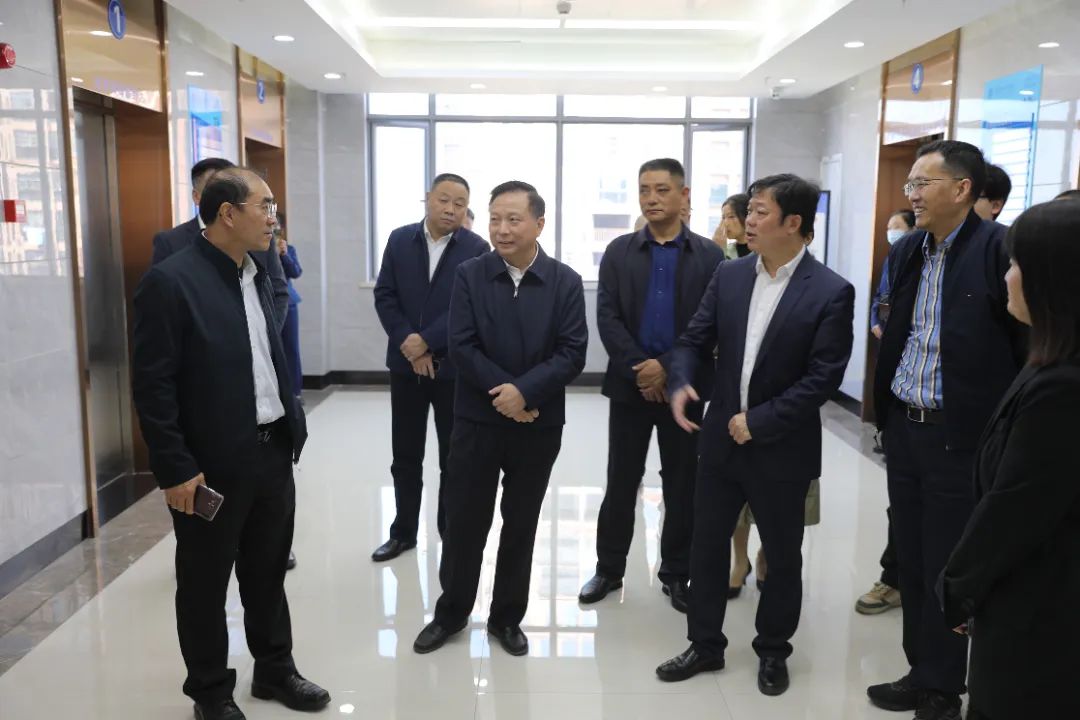省民政厅杨泽发书记、县委县政府王永书记一行实地调研我院康养中心