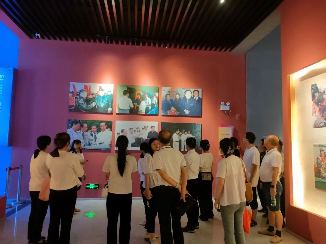 传承伟大抗洪精神 汲取奋进磅礴力量丨我院组织党员干部职工前往簰洲湾“九八”抗洪纪念馆参观学习
