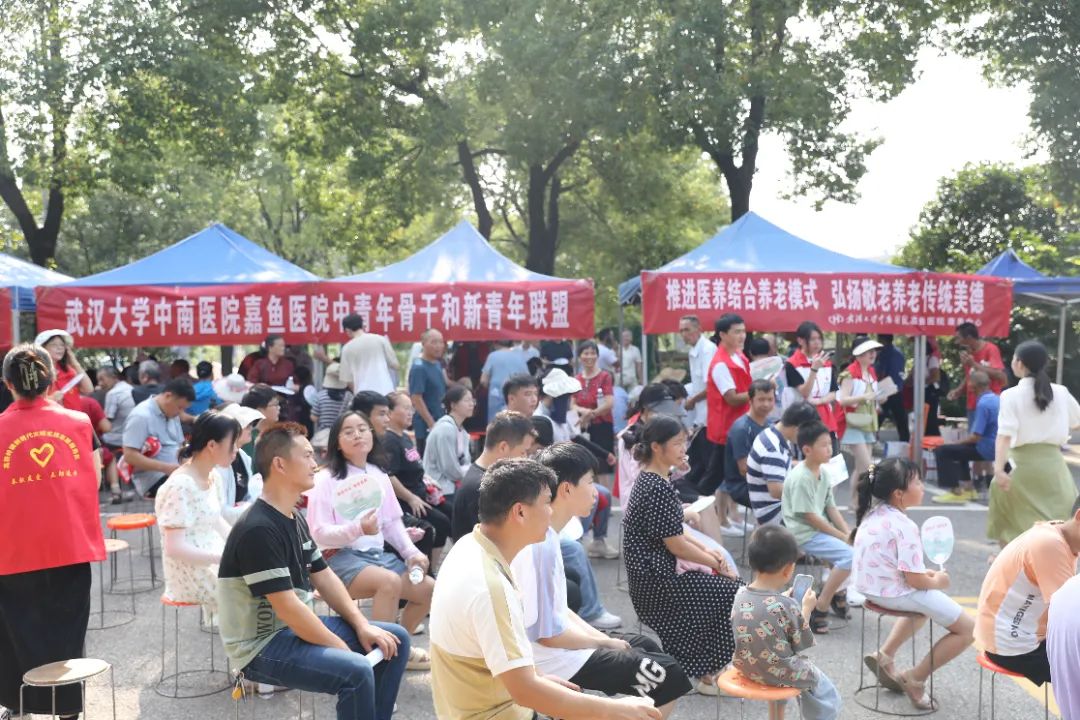 武汉大学中南医院嘉鱼医院到高铁岭镇开展送医送药爱心义诊活动