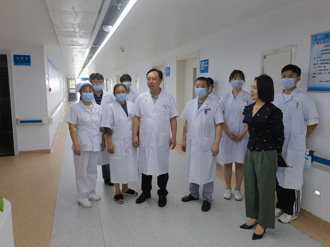武汉大学中南医院田峻教授来我院康复科调研座谈