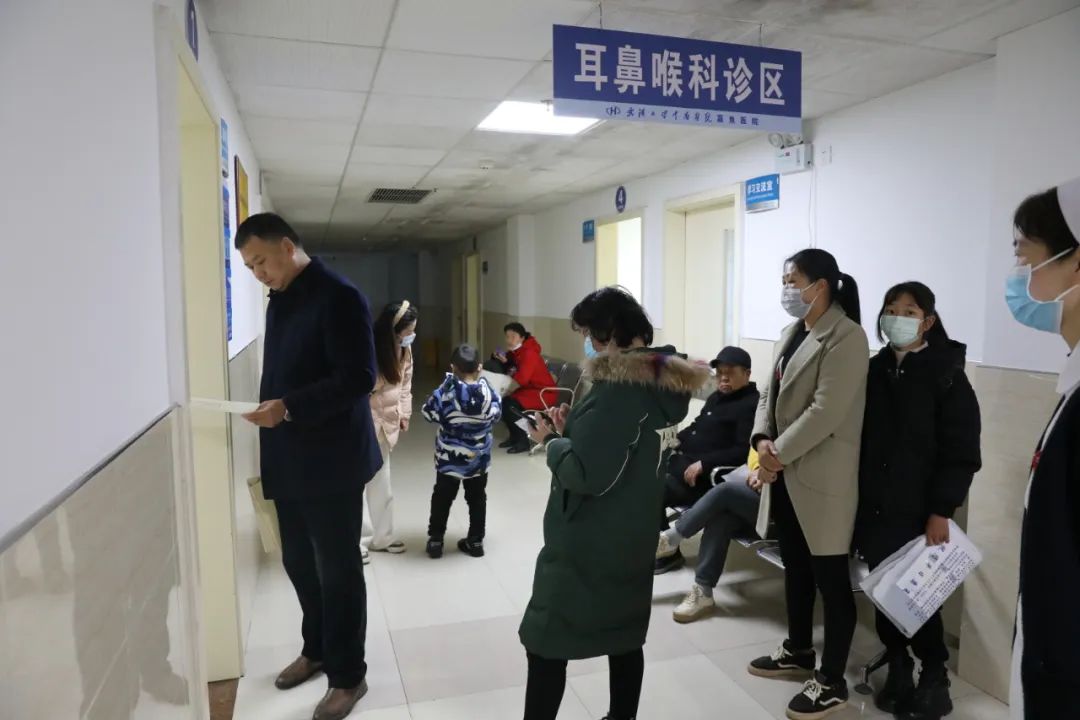 名医面对面 健康“零距离”丨武汉大学中南医院耳鼻喉科陈雄教授来我院坐诊