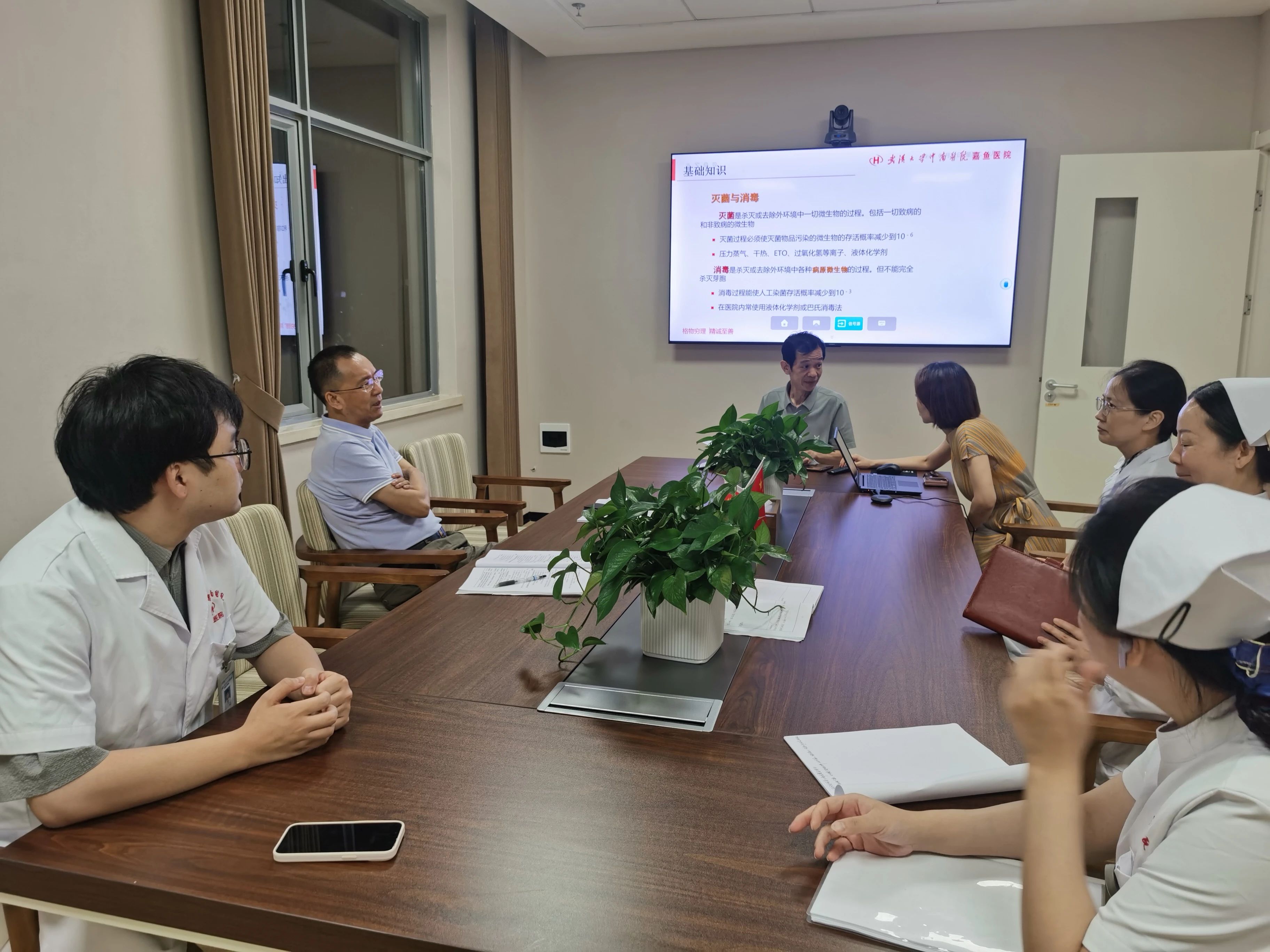 冲刺关头不松劲：院长张卫兵、党委书记汪洪波带队夜查，督战三级医院创建 "最后一公里"