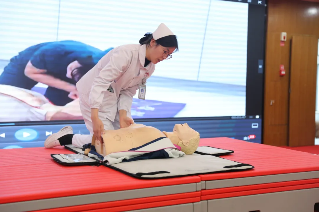 规范急救技能 守护生命安全 —— 嘉鱼县人民医院开展 CPR 心肺复苏专题培训